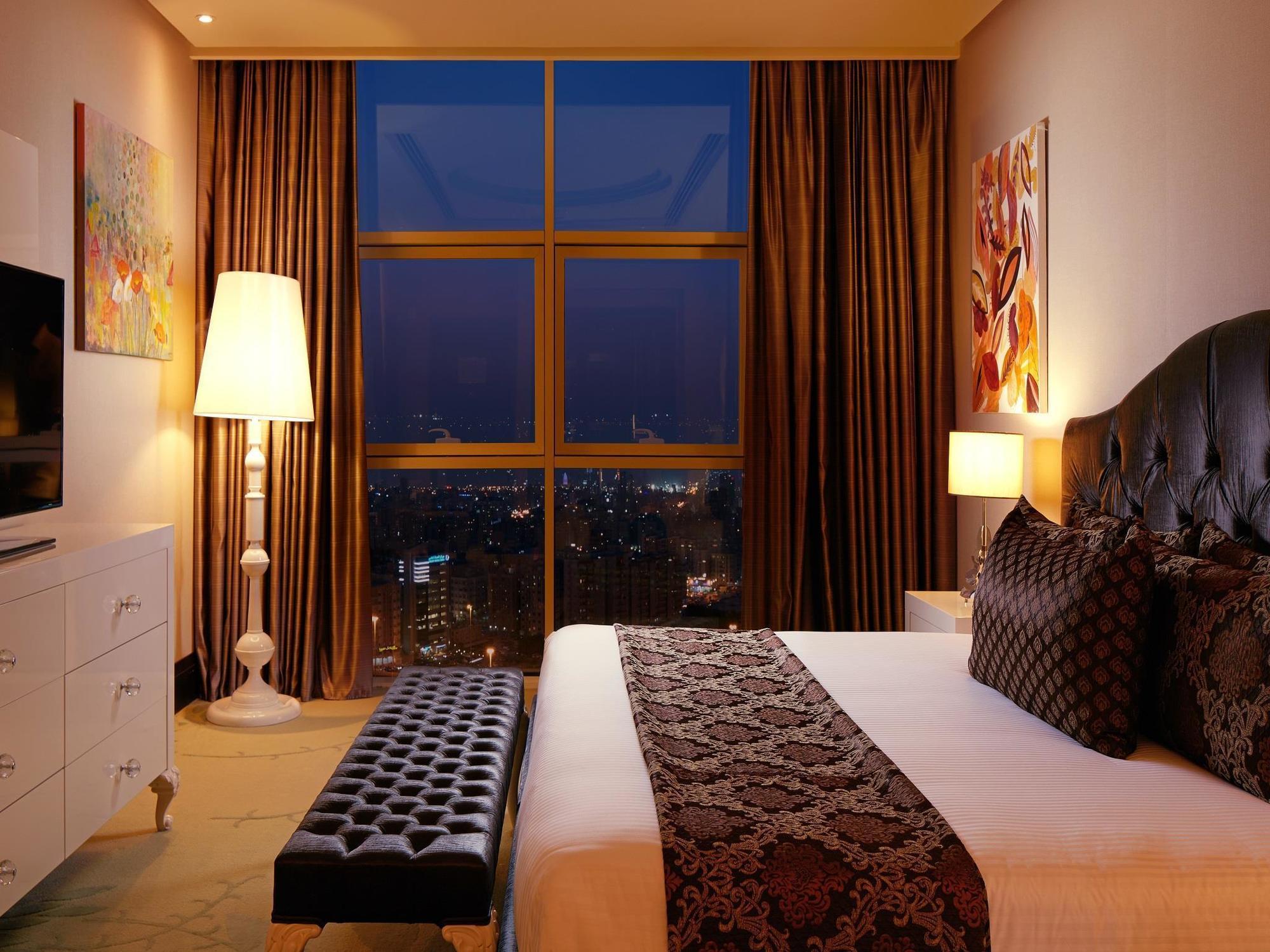 Millennium Hotel & Convention Centre Kuwait Kuwait City Exterior foto A bedroom at the hotel